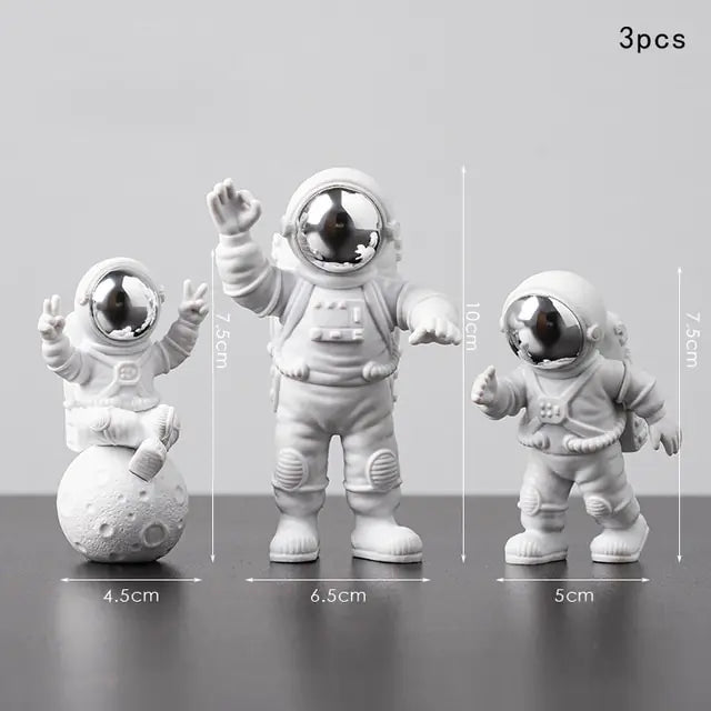 Astronaut Ornaments – Cosmic Space Explorer Figurines & Moon-Themed Ornaments for Home or Office Décor