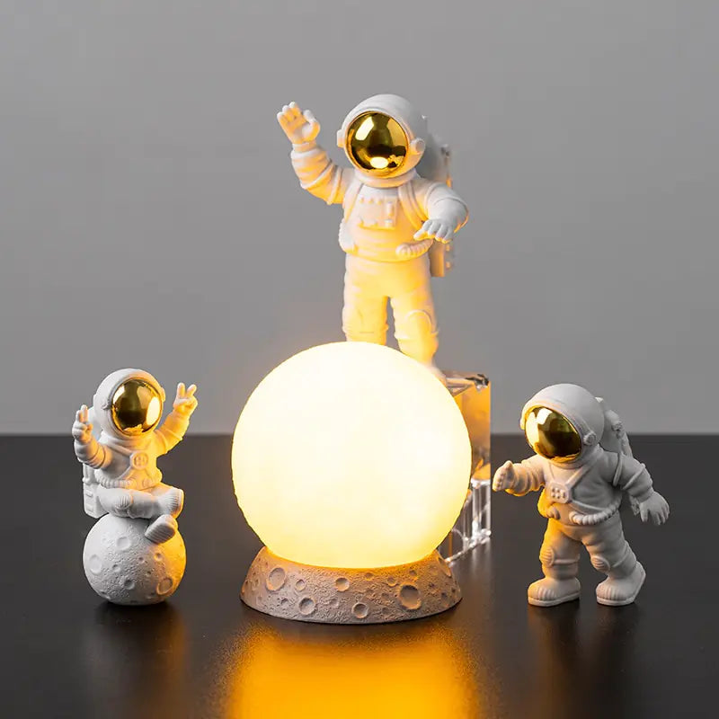 Astronaut Ornaments – Cosmic Space Explorer Figurines & Moon-Themed Ornaments for Home or Office Décor