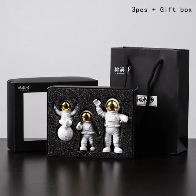 Astronaut Ornaments – Cosmic Space Explorer Figurines & Moon-Themed Ornaments for Home or Office Décor