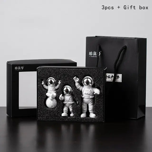 Astronaut Ornaments – Cosmic Space Explorer Figurines & Moon-Themed Ornaments for Home or Office Décor